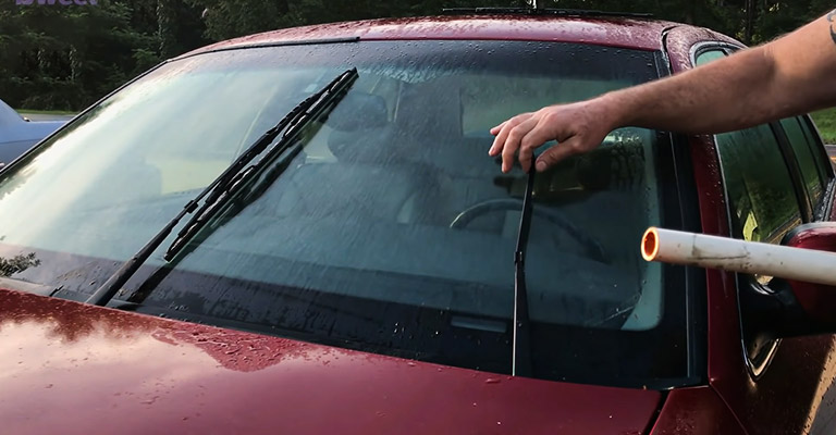 How to Adjust the Windshield Wiper to Fix the Chatter