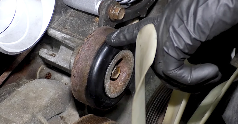 Worn out or loose tensioner pulley 